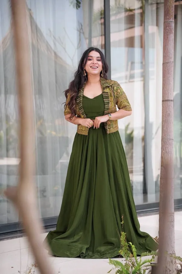 Elegant_Olive_Green_Ethnic_Ensemble_with_Embellished_Jacket