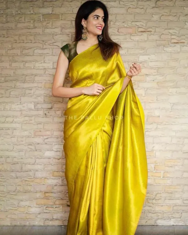 Golden_Saree_With_Soft_Lichi_Silk_Fabric_With_Jacquard_Work_With_Gold_For_Women