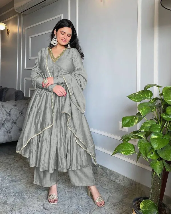 Grey_Pure_Chinon_Silk_Embroidered_Alia_Cut_Anarkali_Gown_Dupatta_&_Bottom