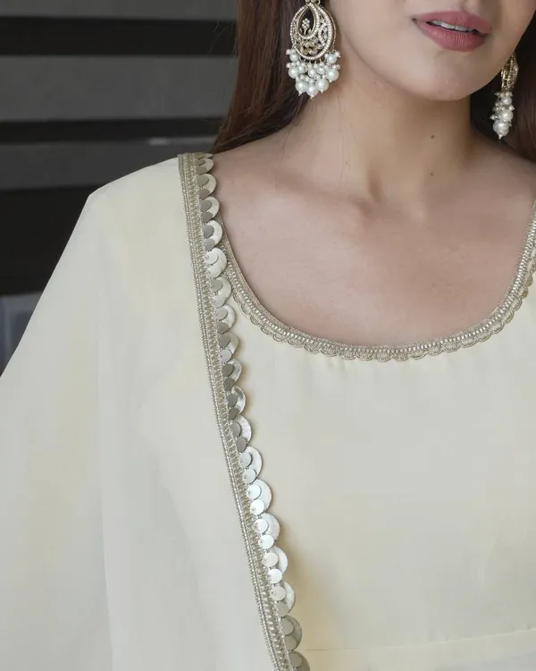 Graceful_Ivory_Anarkali_with_Minimal_Gold_Detailing