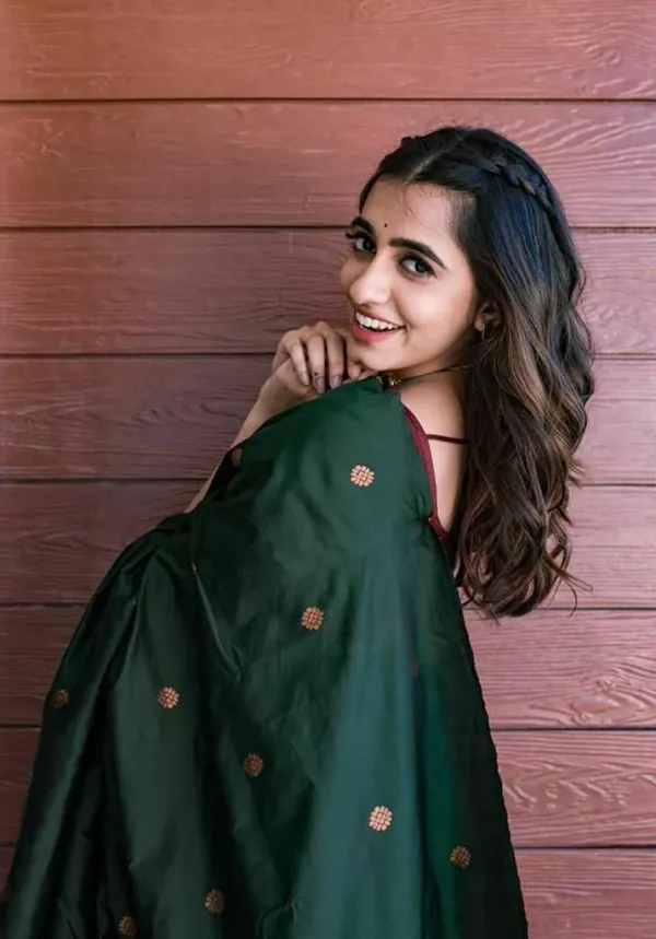 Green_Saree_With_Soft_Lichi_Silk_Fabric_With_Jacquard_Work_With_For_Women