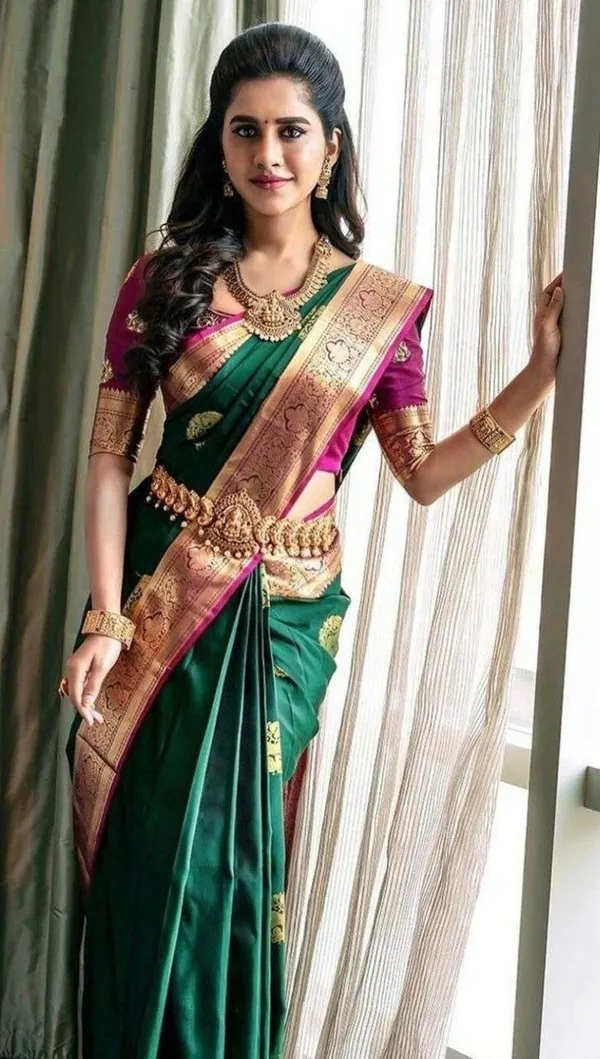 Green_Saree_With_Soft_Lichi_Silk_Fabric_With_Jacquard_Work_For_Women