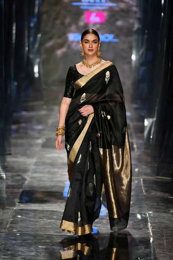 Multicolor_Saree_With_Soft_Lichi_Silk_Fabric_With_Jacquard_Work_For_Women