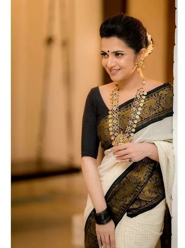 Black_Saree_With_Soft_Lichi_Silk_Fabric_With_Jacquard_Work_For_Women
