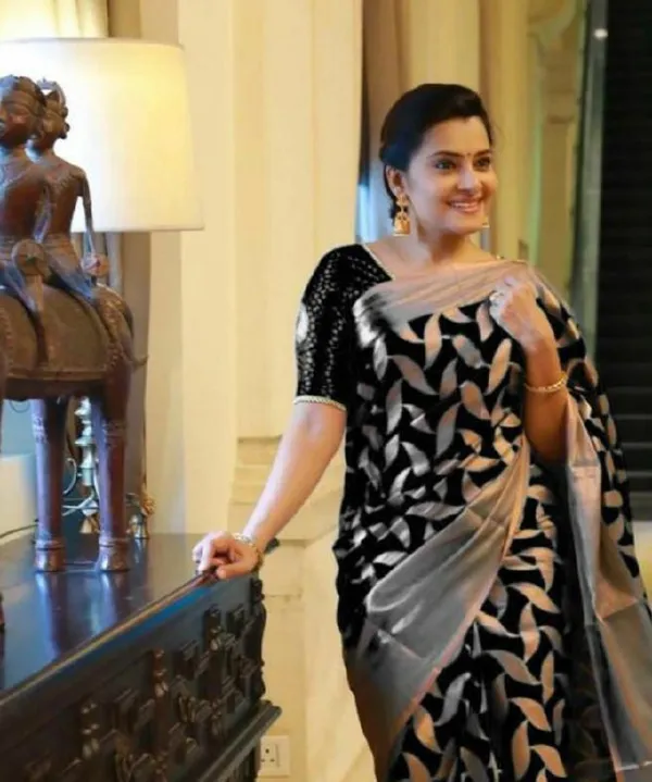 Black_Saree_With_Soft_Lichi_Silk_Fabric_With_Jacquard_Work_For_Women
