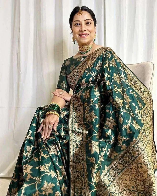 Green_Saree_With_Soft_Lichi_Silk_Fabric_With_Jacquard_Work_With_For_Women
