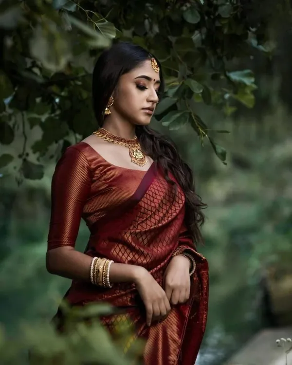 Brown_Saree_With_Soft_Lichi_Silk_Fabric_With_Jacquard_Work_For_Women