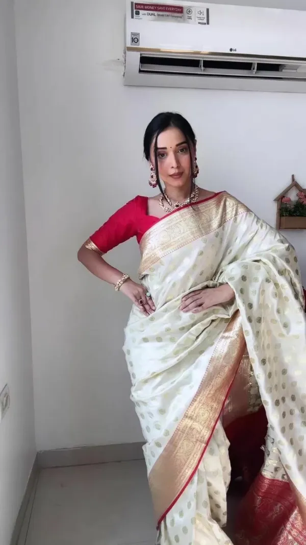 Multicolor_Saree_With_Lilan_Soft_Cotton_Fabric_Golden_Waving_For_Women