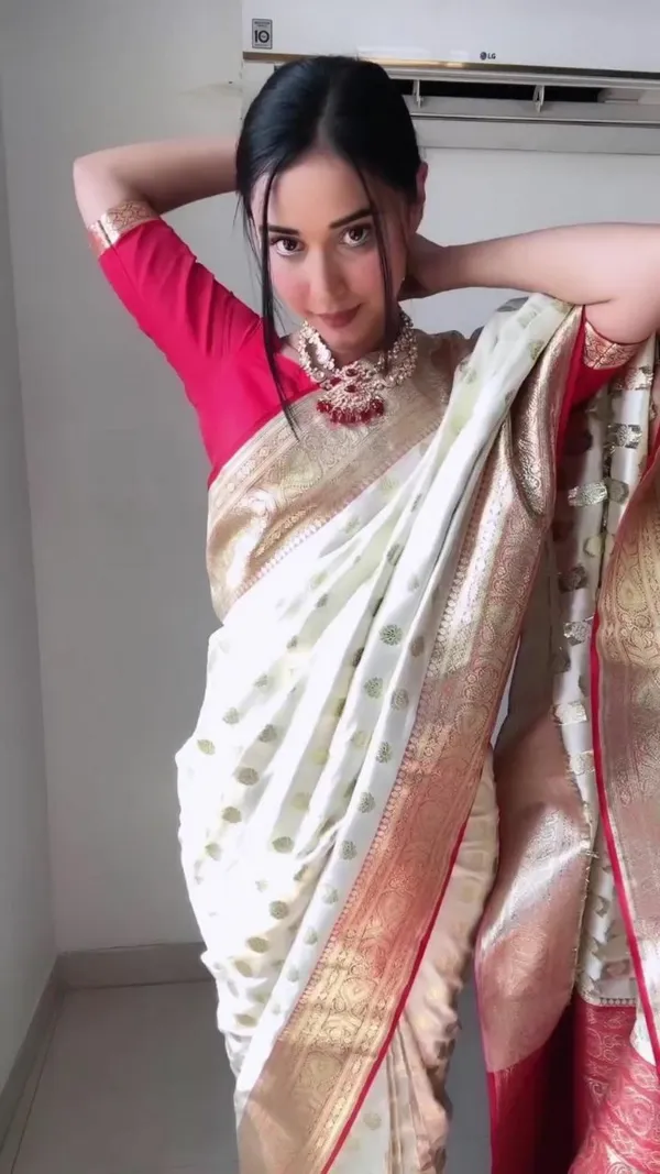 Multicolor_Saree_With_Lilan_Soft_Cotton_Fabric_Golden_Waving_For_Women