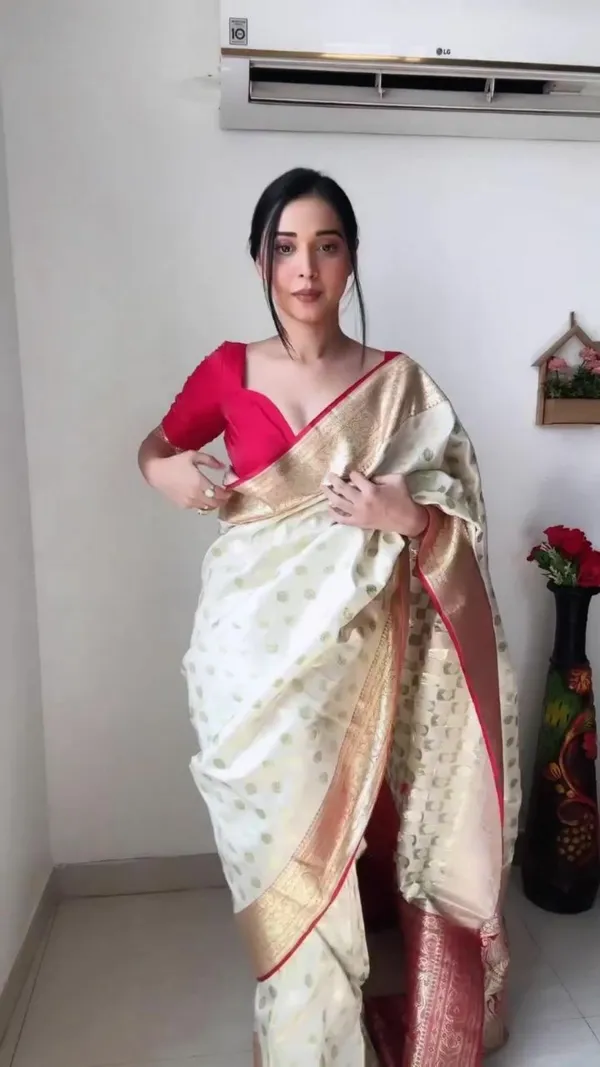 Multicolor_Saree_With_Lilan_Soft_Cotton_Fabric_Golden_Waving_For_Women