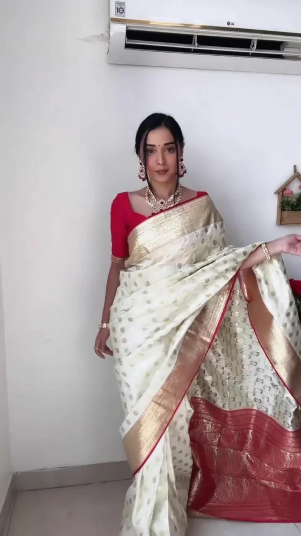 Multicolor_Saree_With_Lilan_Soft_Cotton_Fabric_Golden_Waving_For_Women