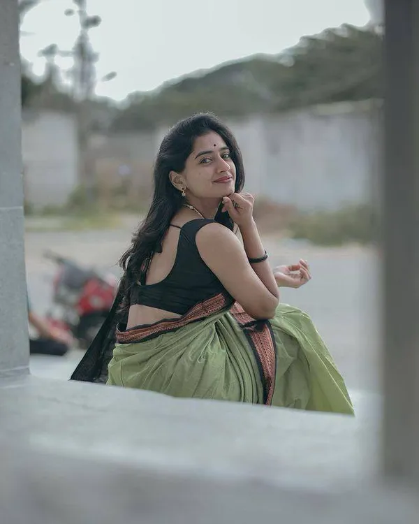 Green_Saree_With_Soft_Lichi_Silk_Fabric_With_Jacquard_Work_With_For_Women