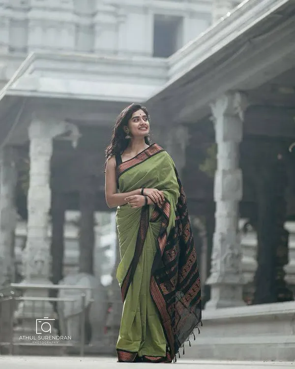 Green_Saree_With_Soft_Lichi_Silk_Fabric_With_Jacquard_Work_With_For_Women