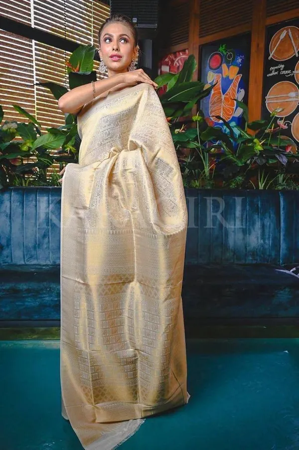 Off_White_Saree_With_Soft_Lichi_Silk_Fabric_With_Jacquard_Work_With_For_Women