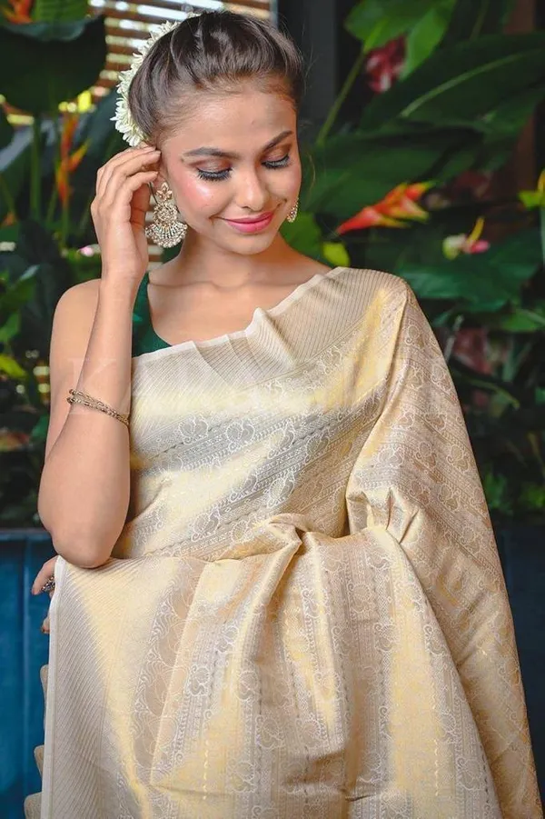 Off_White_Saree_With_Soft_Lichi_Silk_Fabric_With_Jacquard_Work_With_For_Women