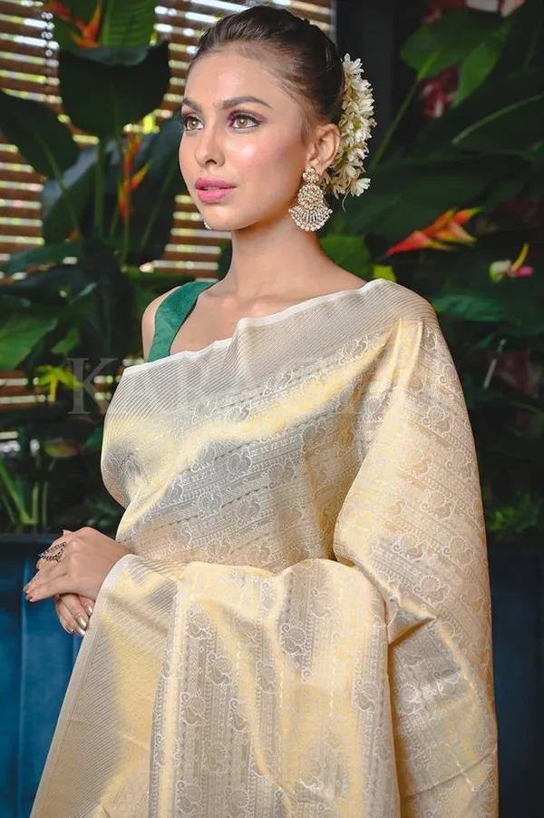 Off_White_Saree_With_Soft_Lichi_Silk_Fabric_With_Jacquard_Work_With_For_Women