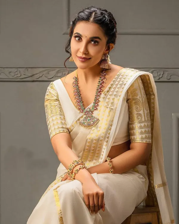 Off_White_Soft_Banarasi_Silk_Saree_With_Gold_Zari_Jacquard_Work_For_Women