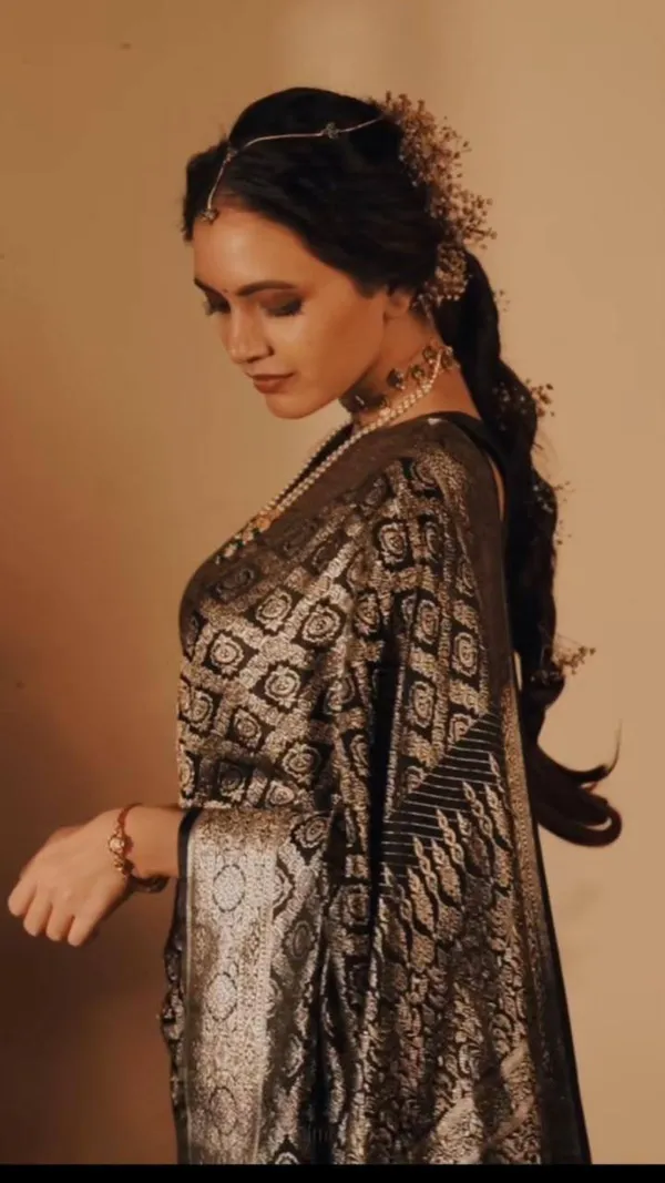 Black_Saree_With_Soft_Lichi_Silk_Fabric_With_Jacquard_Work_For_Women