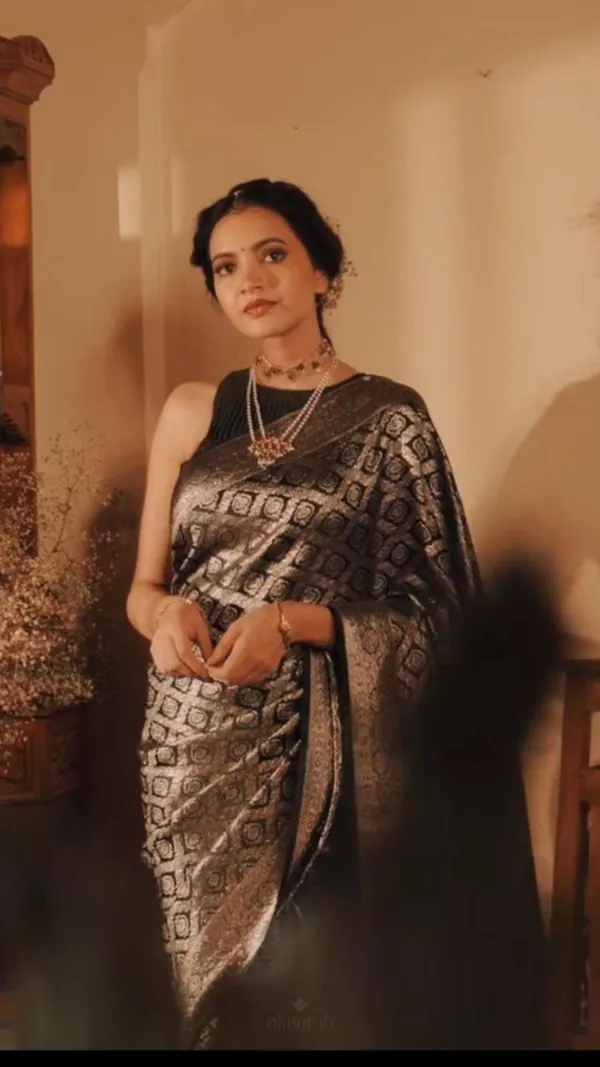 Black_Saree_With_Soft_Lichi_Silk_Fabric_With_Jacquard_Work_For_Women