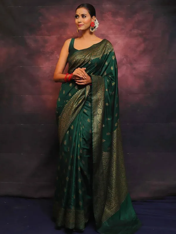 Green_Saree_With_Soft_Lichi_Silk_Fabric_With_Jacquard_Work_For_Women