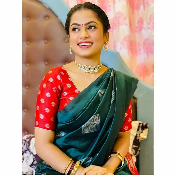 Multicolor_Saree_With_Soft_Lichi_Silk_Fabric_With_Jacquard_Work_For_Women