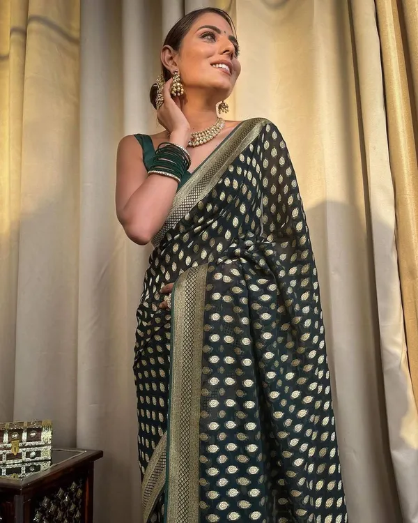 Green_Saree_With_Soft_Lichi_Silk_Fabric_With_Jacquard_Work_With_For_Women