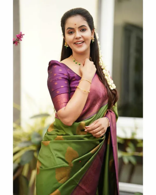 Green_Saree_With_Soft_Lichi_Silk_Fabric_With_Jacquard_Work_For_Women