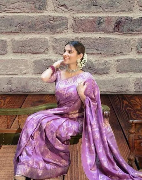 Lavender_Saree_With_Soft_Lichi_Silk_Fabric_With_Jacquard_Work_With_Wine_For_Women