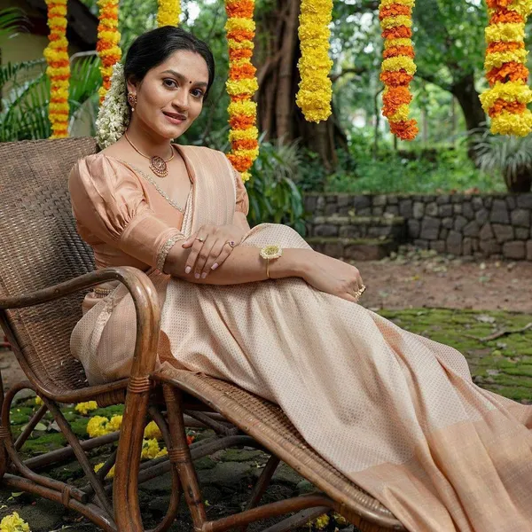 Beige_Saree_With_Soft_Lichi_Silk_Fabric_With_Jacquard_Work_For_Women