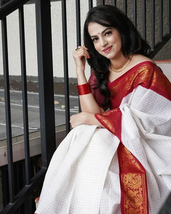 White_Saree_With_Soft_Lichi_Silk_Fabric_With_Jacquard_Work_With_For_Women
