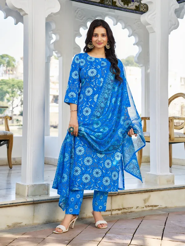 Blue_Cotton_Blend_Straight_Calf_Length_Round_Neck_Kurta_Sets_For_Women