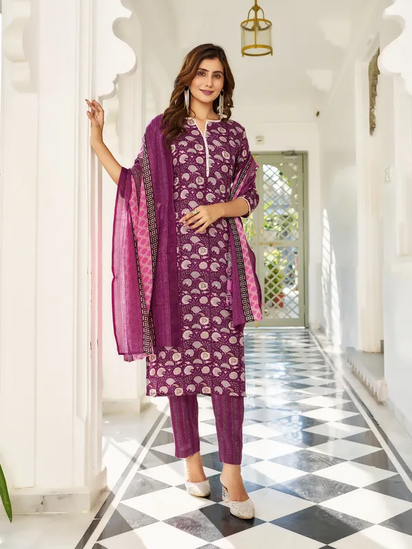 Maroon_Cotton_Blend_Straight_Calf_Length_Keyhole_Neck_Kurta_Sets_For_Women