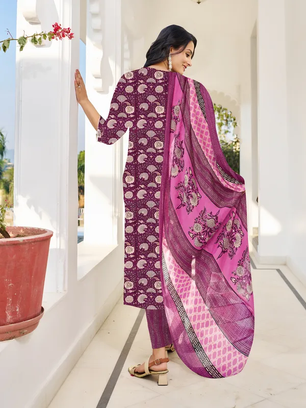Maroon_Cotton_Blend_Straight_Calf_Length_Keyhole_Neck_Kurta_Sets_For_Women