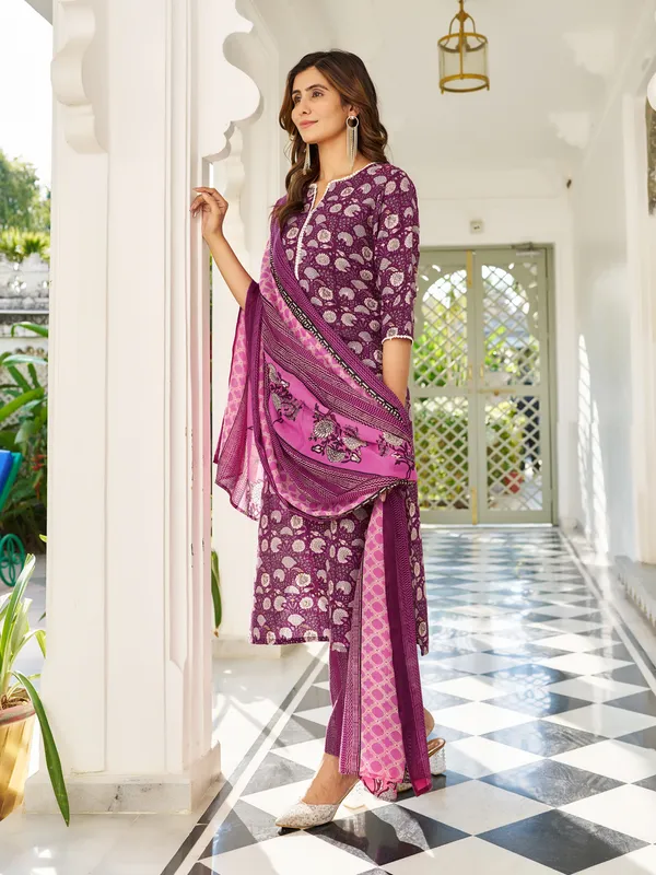 Maroon_Cotton_Blend_Straight_Calf_Length_Keyhole_Neck_Kurta_Sets_For_Women