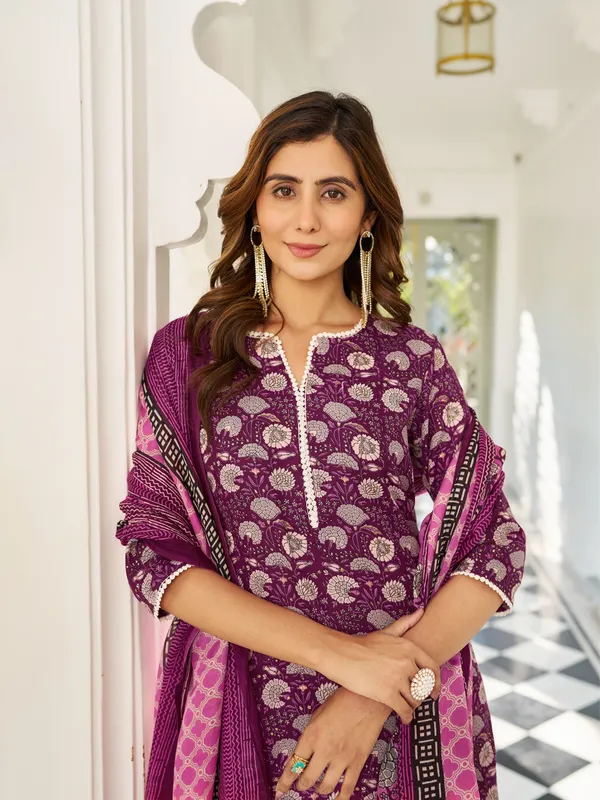 Maroon_Cotton_Blend_Straight_Calf_Length_Keyhole_Neck_Kurta_Sets_For_Women