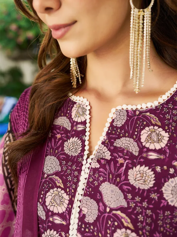Maroon_Cotton_Blend_Straight_Calf_Length_Keyhole_Neck_Kurta_Sets_For_Women