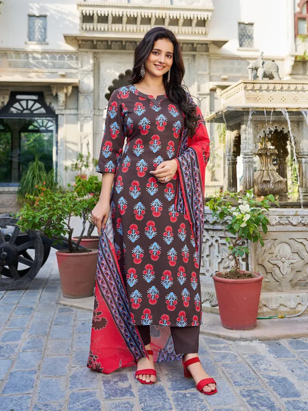 Brown_Cotton_Blend_Straight_Calf_Length_Keyhole_Neck_Kurta_Sets_For_Women