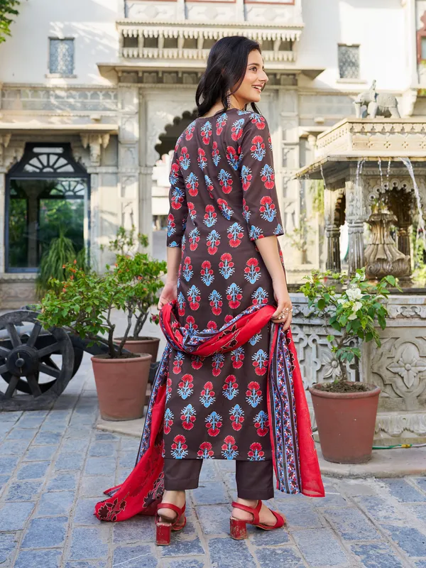 Brown_Cotton_Blend_Straight_Calf_Length_Keyhole_Neck_Kurta_Sets_For_Women