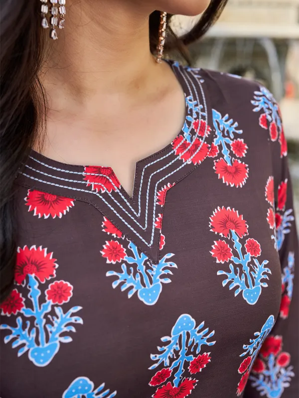 Brown_Cotton_Blend_Straight_Calf_Length_Keyhole_Neck_Kurta_Sets_For_Women