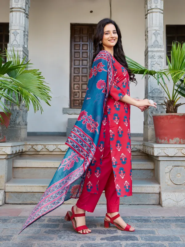 Red_Cotton_Blend_Straight_Calf_Length_Keyhole_Neck_Kurta_Sets_For_Women
