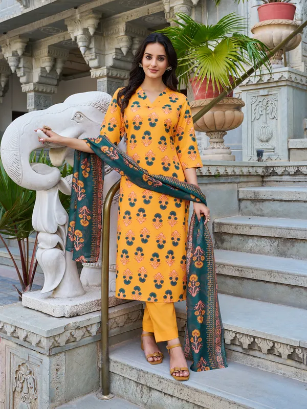 Yellow_Cotton_Blend_Straight_Calf_Length_V-Neck_Kurta_Sets_For_Women