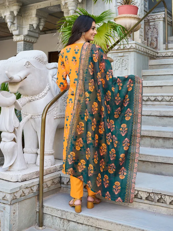 Yellow_Cotton_Blend_Straight_Calf_Length_V-Neck_Kurta_Sets_For_Women