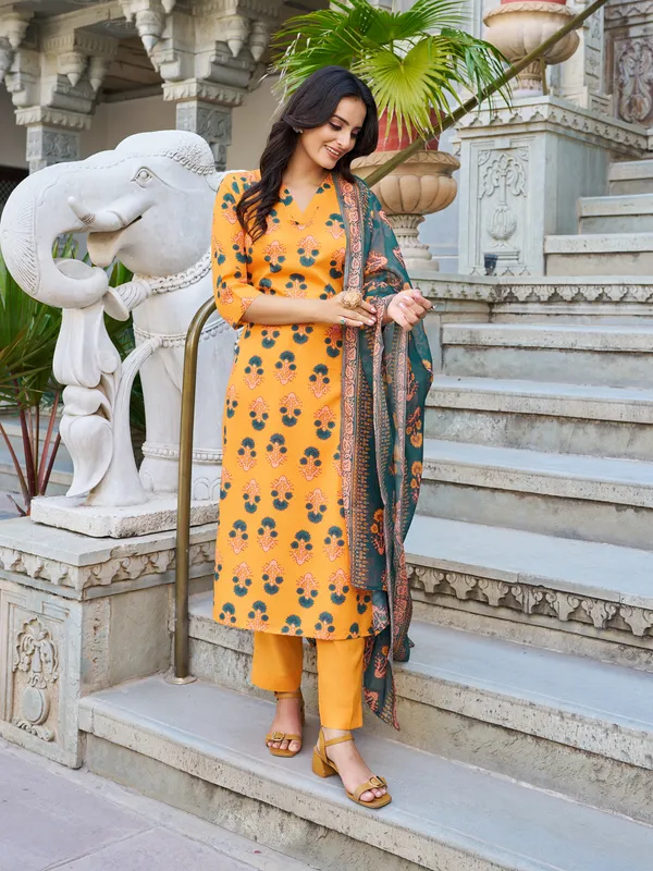 Yellow_Cotton_Blend_Straight_Calf_Length_V-Neck_Kurta_Sets_For_Women