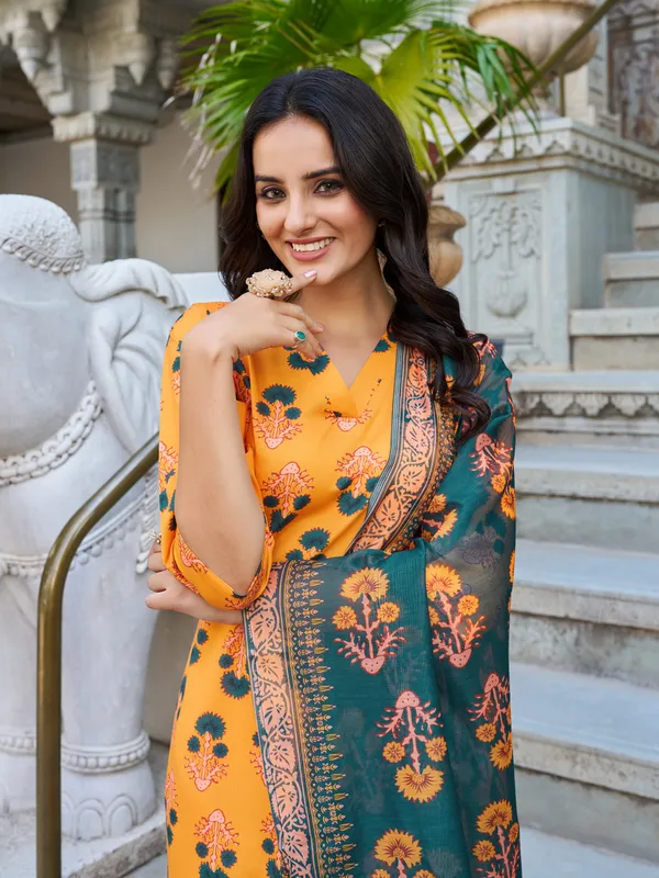Yellow_Cotton_Blend_Straight_Calf_Length_V-Neck_Kurta_Sets_For_Women