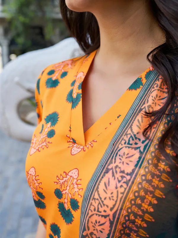 Yellow_Cotton_Blend_Straight_Calf_Length_V-Neck_Kurta_Sets_For_Women