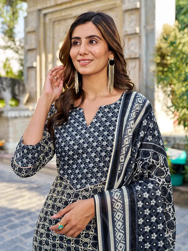 Navy_Blue_Cotton_Blend_Straight_Calf_Length_Keyhole_Neck_Kurta_Sets_For_Women