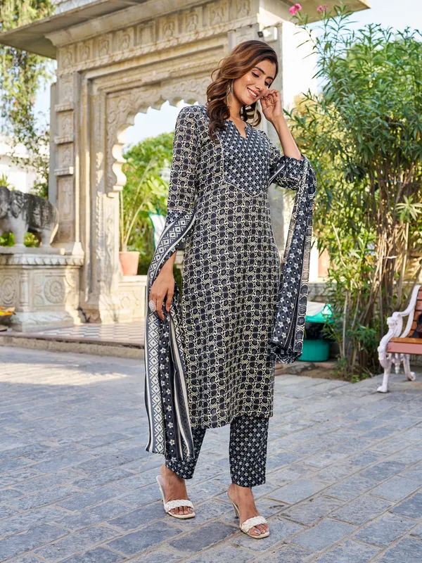 Navy_Blue_Cotton_Blend_Straight_Calf_Length_Keyhole_Neck_Kurta_Sets_For_Women