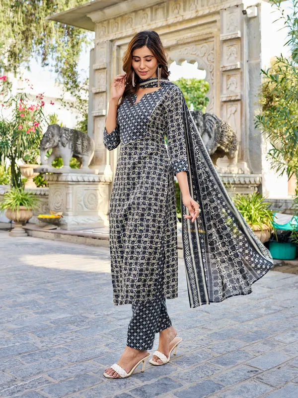 Navy_Blue_Cotton_Blend_Straight_Calf_Length_Keyhole_Neck_Kurta_Sets_For_Women