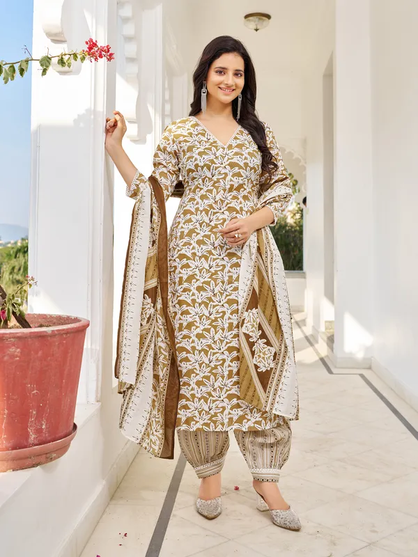 Beige_Cotton_Blend_Straight_Calf_Length_V-Neck_Kurta_Sets_For_Women