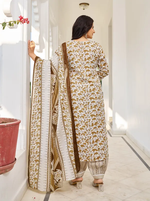 Beige_Cotton_Blend_Straight_Calf_Length_V-Neck_Kurta_Sets_For_Women